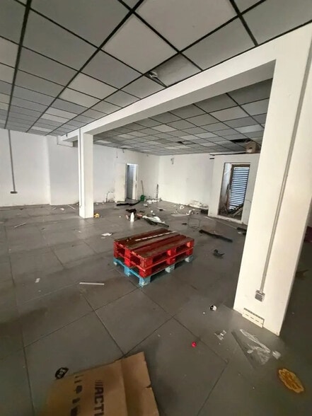 Local commercial dans Saint-Denis à louer - Photo intérieure – Image 1 sur 4