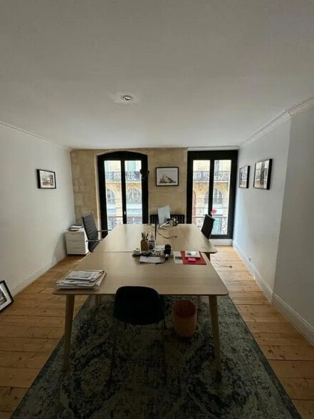 Bureau dans Bordeaux à vendre - Photo de l’immeuble – Image 2 sur 8