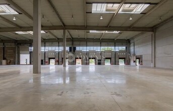 Bureaux/Local commercial dans Miribel à louer Photo intérieure– Image 1 sur 9