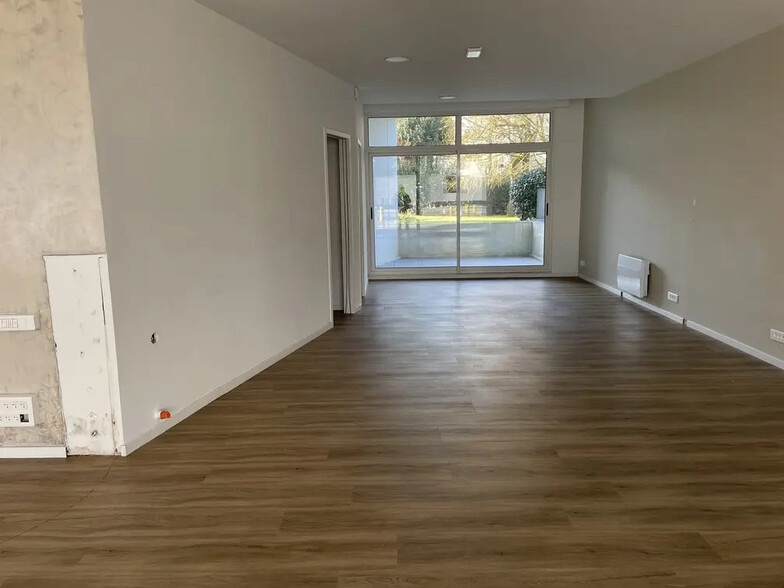 Local commercial dans Nantes à louer - Photo de l’immeuble – Image 3 sur 5