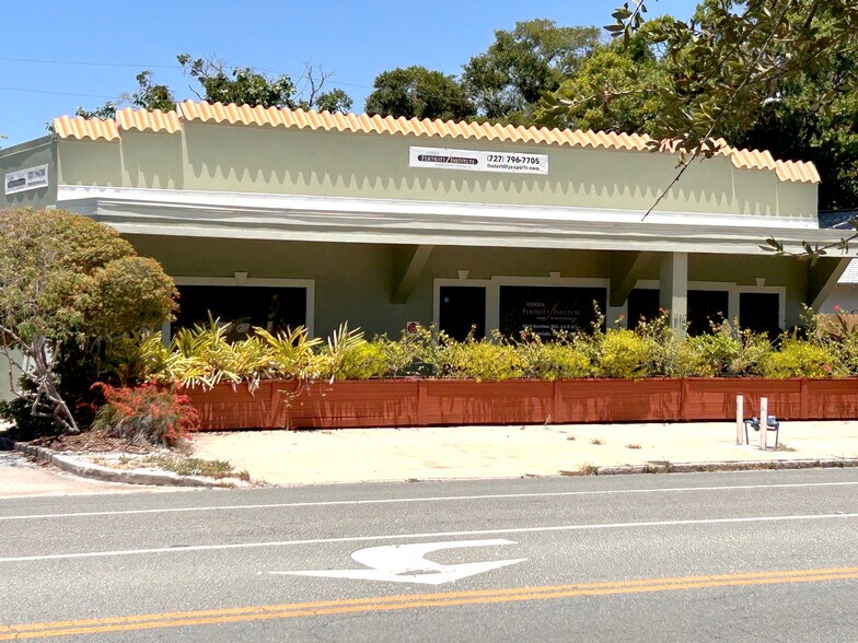712 16th St N, Saint Petersburg, FL à louer - Photo de l’immeuble – Image 2 sur 12