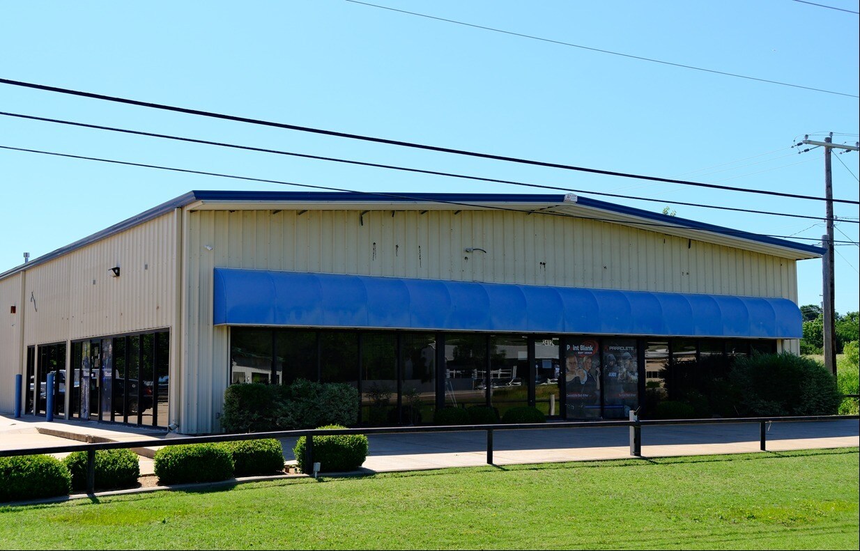 2412 S Douglas Blvd, Oklahoma City, OK à louer Photo de l’immeuble– Image 1 sur 5