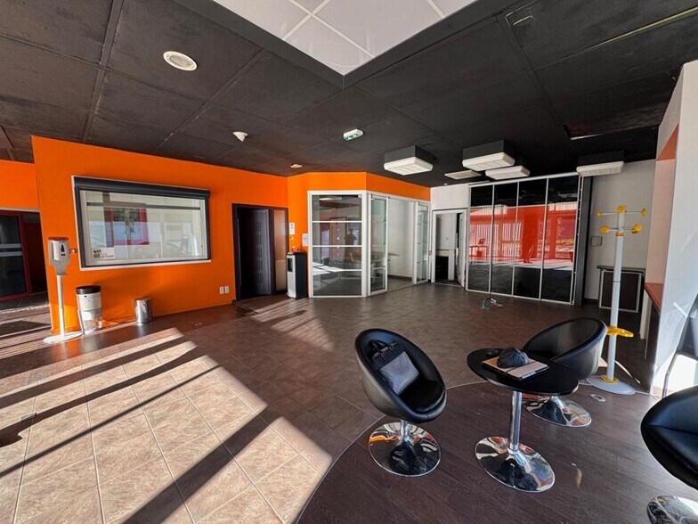 Local commercial dans Castanet-Tolosan à vendre - Photo de l’immeuble – Image 3 sur 11