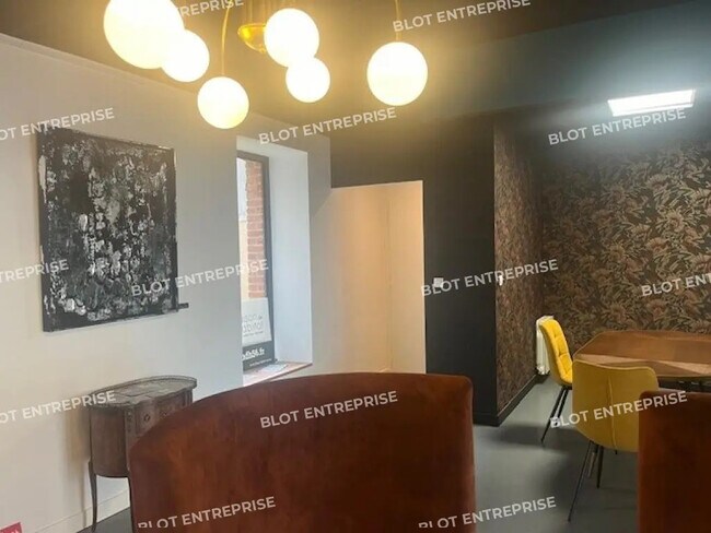 Plus de détails pour Local commercial à louer