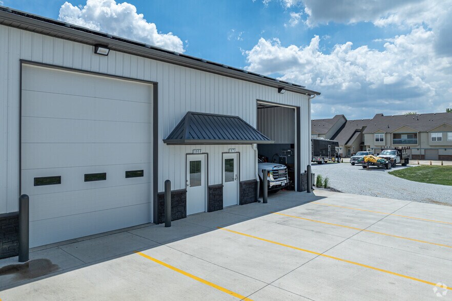1860 W Cruger Rd, Washington, IL à louer - Photo de l’immeuble – Image 2 sur 5