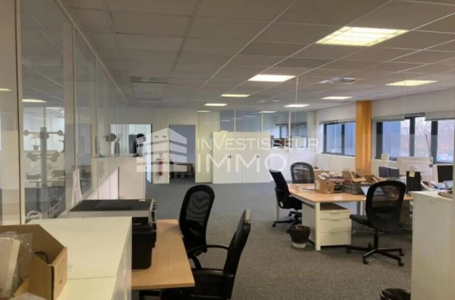 Bureau dans Gennevilliers à louer - Photo de l’immeuble – Image 1 sur 4