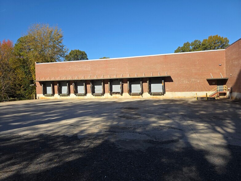 600 S Railroad Ave, Kings Mountain, NC à louer - Photo de l’immeuble – Image 2 sur 23