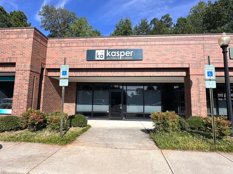 3721 Lynn Rd, Raleigh, NC à louer - Photo de l’immeuble – Image 2 sur 17