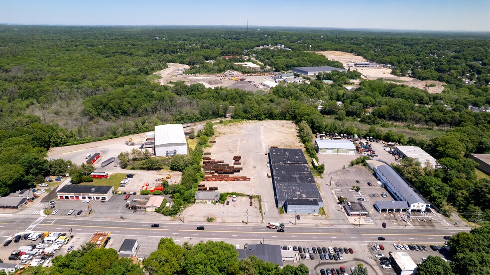 1093 N Montello St, Brockton, MA à louer - Photo de l’immeuble – Image 3 sur 8