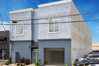 2229 Barry Ave, Los Angeles, CA à louer Photo de l’immeuble– Image 2 sur 8