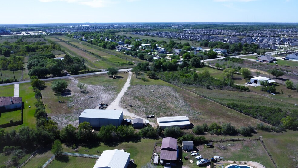 10703 Pursley Rd., Manvel, TX à vendre - Photo principale – Image 1 sur 11