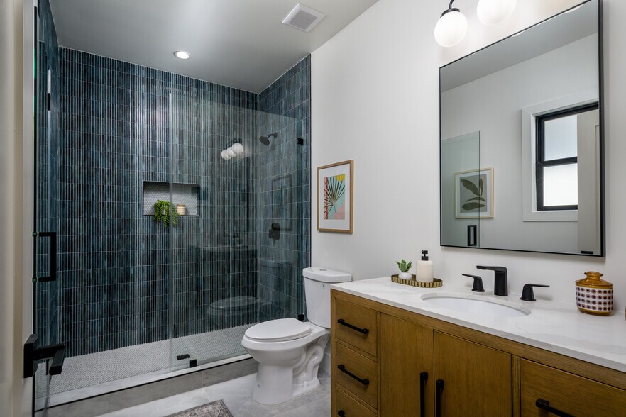 223 Howland Canal, Venice, CA à vendre - Photo de l’immeuble – Image 2 sur 39