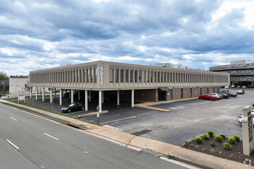 5211 W Broad St, Richmond, VA à louer - Photo de l’immeuble – Image 1 sur 9