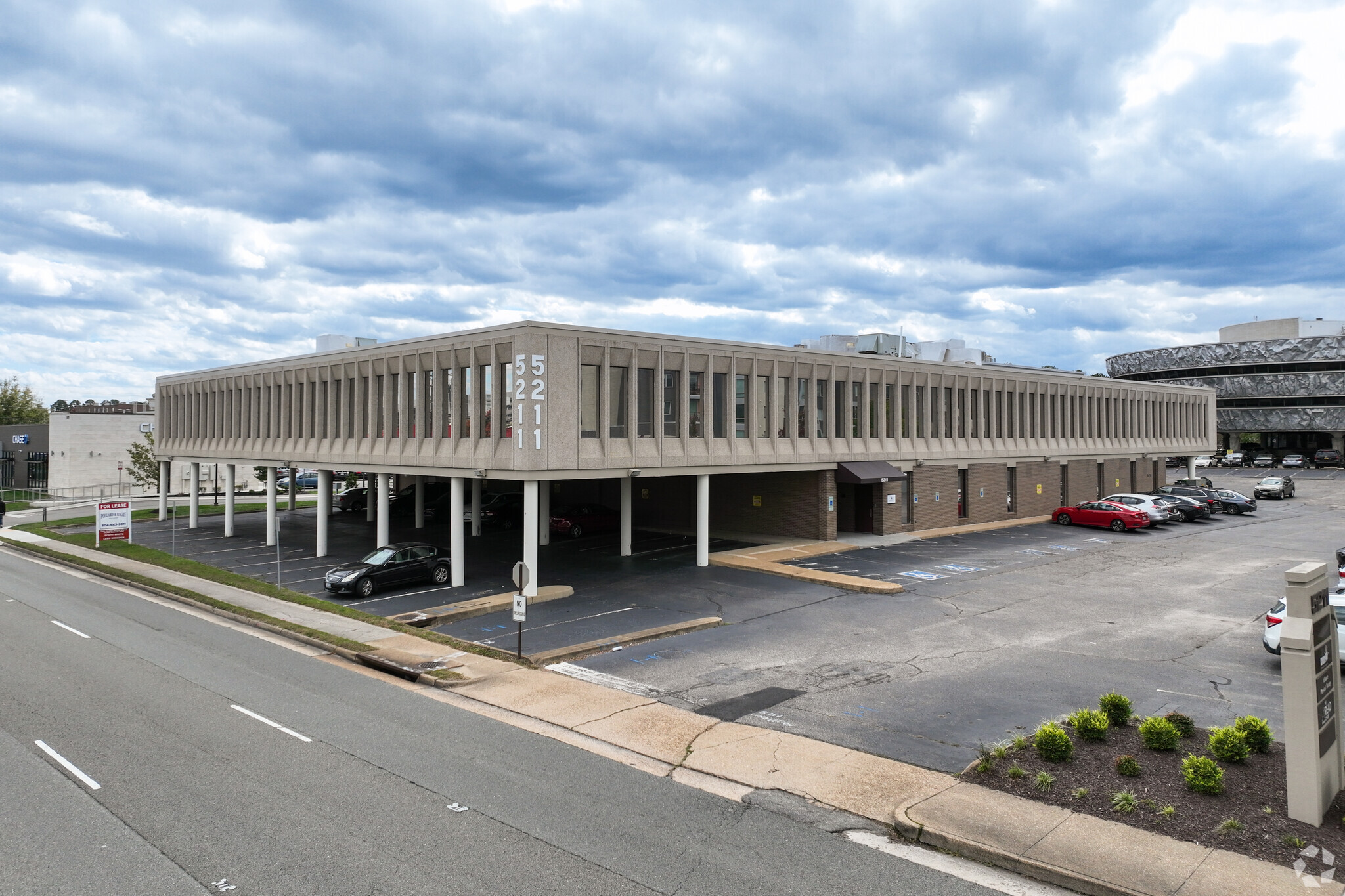 5211 W Broad St, Richmond, VA à louer Photo de l’immeuble– Image 1 sur 10