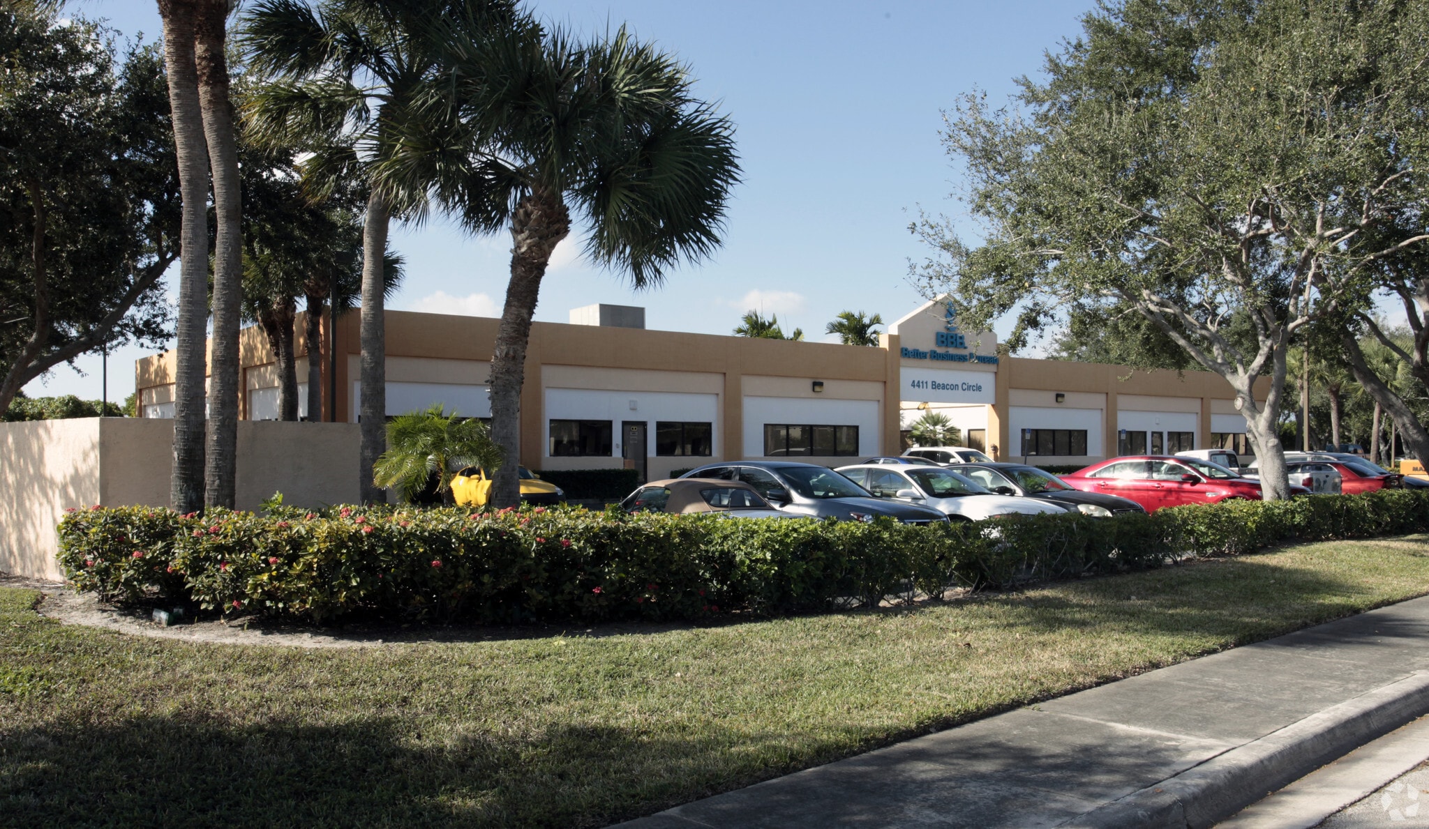 4411 Beacon Cir, West Palm Beach, FL à louer Photo principale– Image 1 sur 6