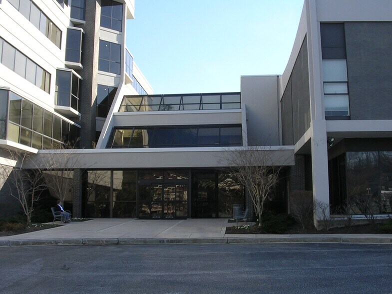 110 West Rd, Towson, MD à louer - Photo de l’immeuble – Image 2 sur 5