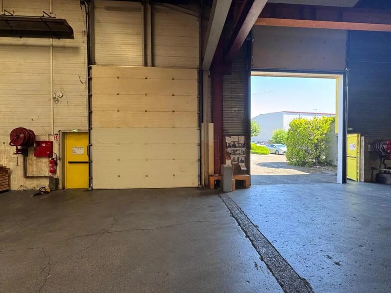 Bureau dans Béligneux à louer - Photo de l’immeuble – Image 3 sur 5