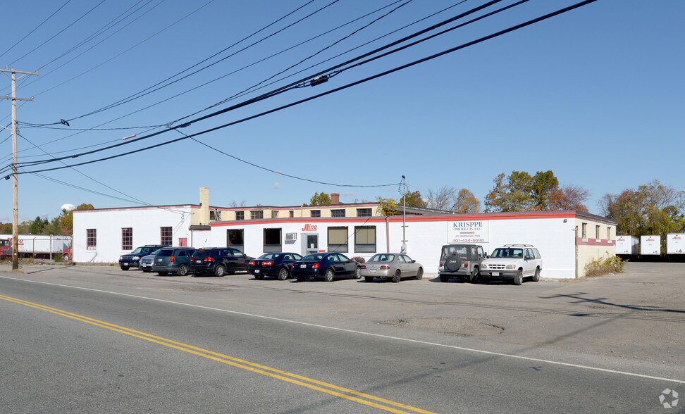 370 Wampanoag Trl, Riverside, RI à louer - Photo principale – Image 1 sur 4