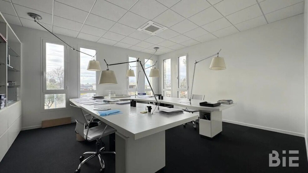 Bureau dans Mérignac à louer - Photo de l’immeuble – Image 1 sur 4