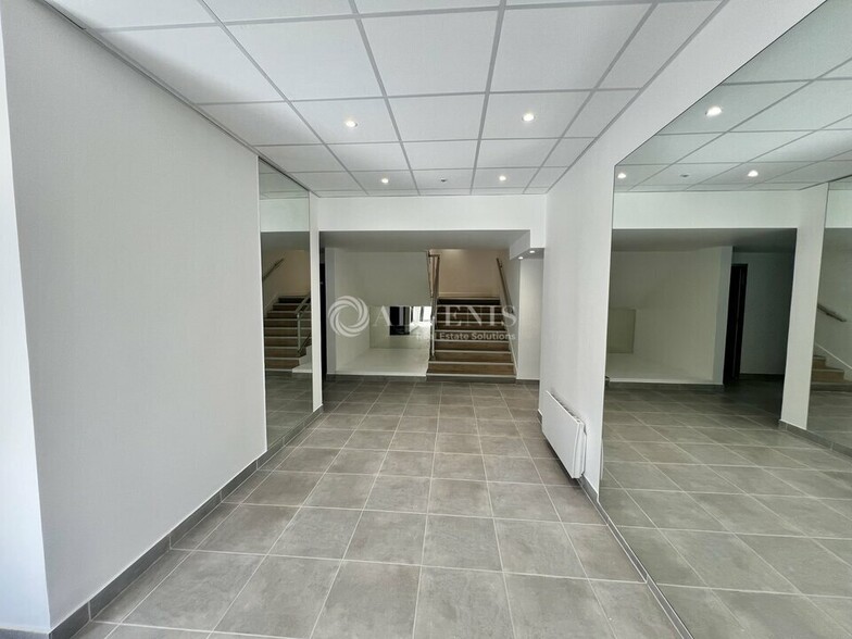 Local d’activités dans Cergy à louer - Photo intérieure – Image 2 sur 8