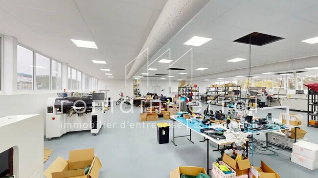 Plus de détails pour Local d'activités à louer