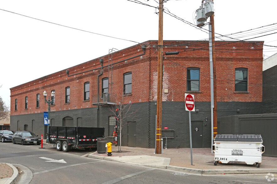 224 W Main St, Turlock, CA à louer - Photo de l’immeuble – Image 3 sur 3