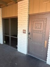 1525 Mesa Verde Dr E, Costa Mesa, CA à louer Photo intérieure– Image 1 sur 11