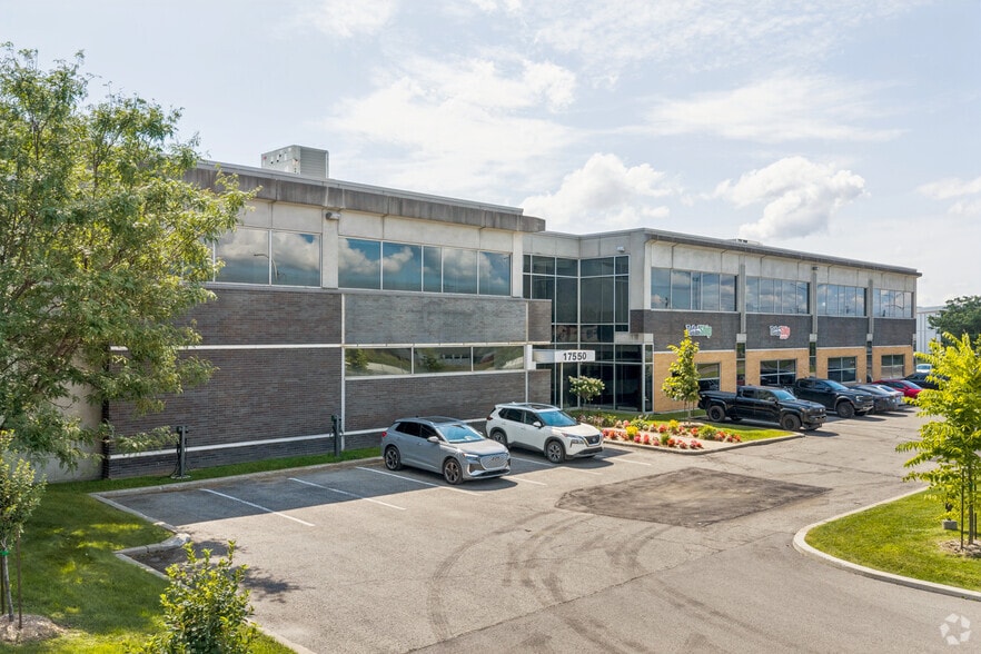 17550 Rte Transcanadienne, Montréal, QC à louer - Photo principale – Image 2 sur 6