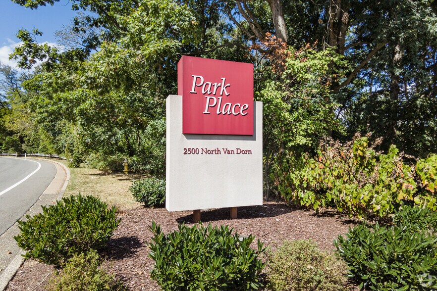 2500 N Van Dorn St, Alexandria, VA à louer - Photo de l’immeuble – Image 2 sur 5