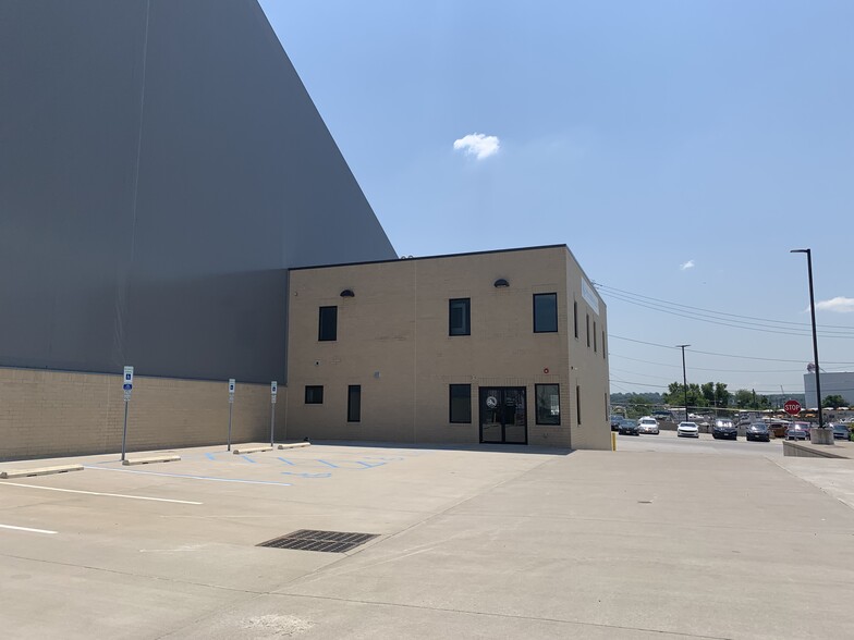 240 E 5th St, Bayonne, NJ à louer - Photo de l’immeuble – Image 2 sur 4