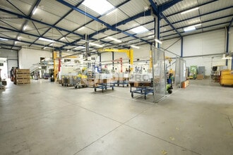 Local d’activités dans Dagneux à louer Photo de l’immeuble– Image 2 sur 4