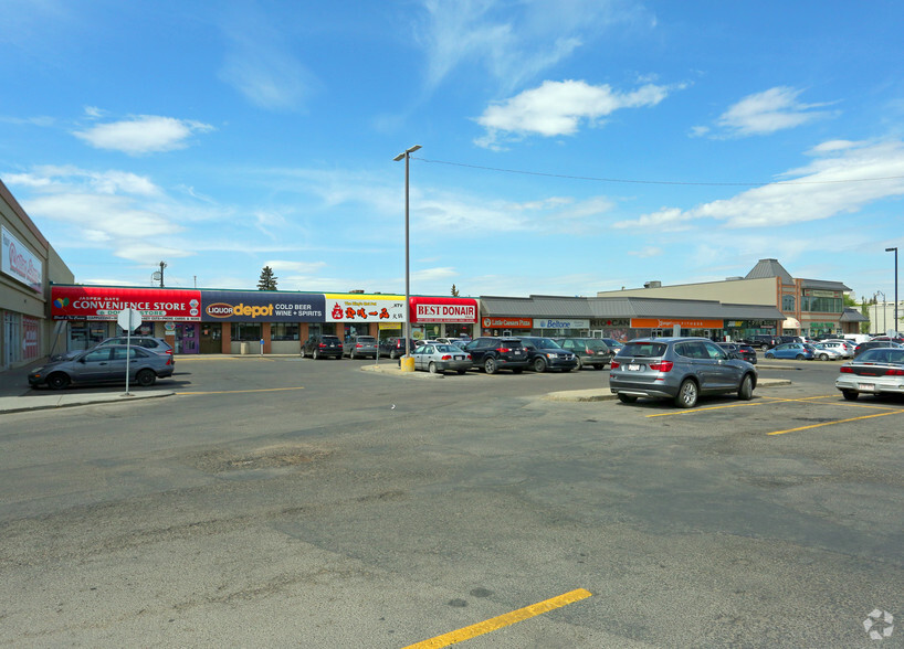 15043-15061 Stony Plain Rd NW, Edmonton, AB à louer - Photo de l’immeuble – Image 2 sur 2