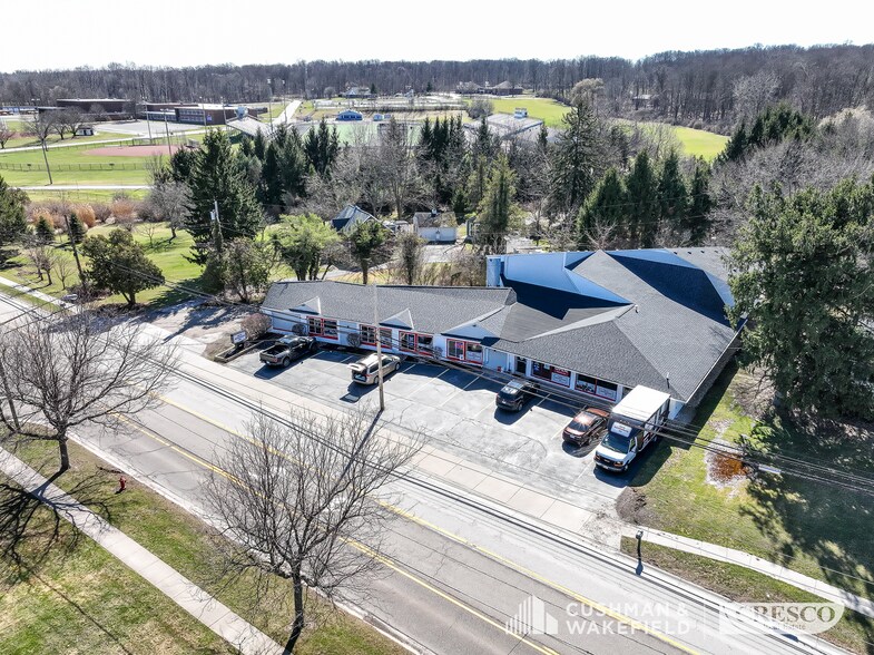 10414 Ravenna Rd, Twinsburg, OH à vendre - Photo de l’immeuble – Image 1 sur 11
