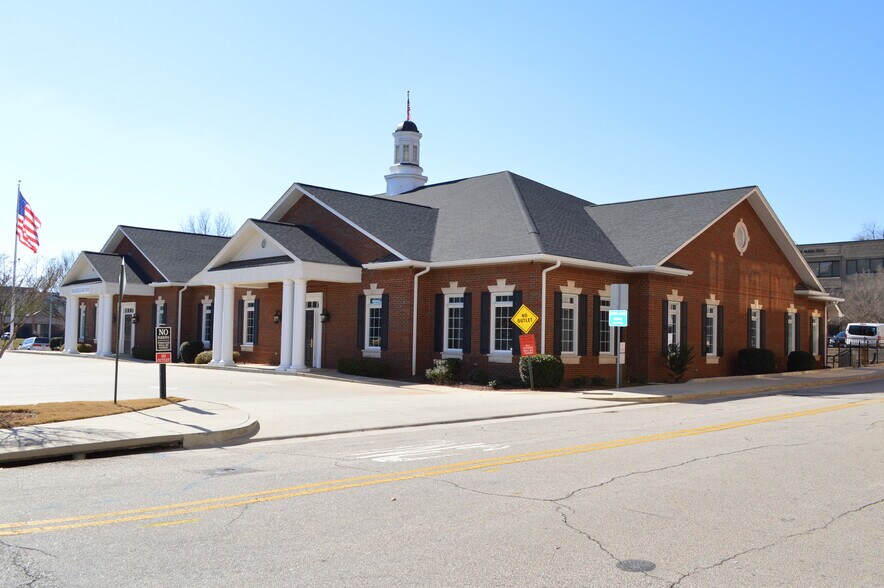 310 E E Butler Pky, Gainesville, GA à louer - Photo de l’immeuble – Image 2 sur 5