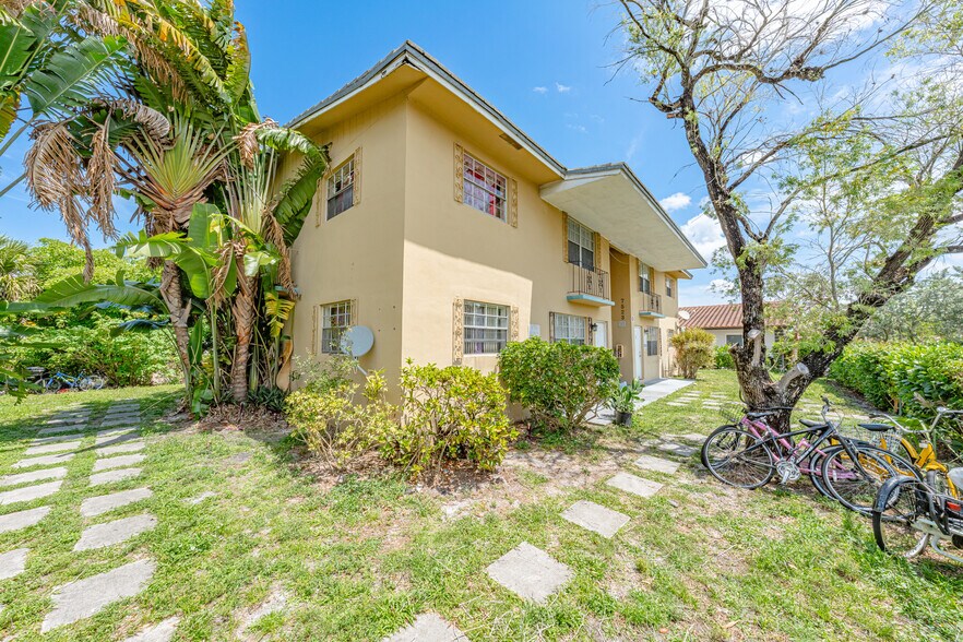 7523 NW 44th Court, Coral Springs, FL à vendre - Photo de l’immeuble – Image 3 sur 14