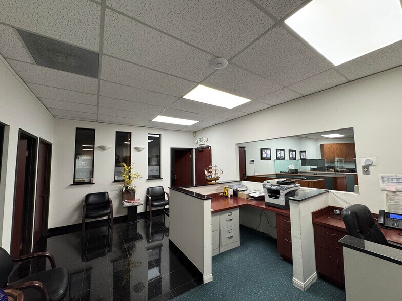 457 Palm Dr, Glendale, CA à louer - Photo de l’immeuble – Image 3 sur 12
