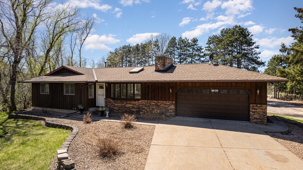 13960 Lake Dr NE, Forest Lake, MN à vendre - Photo de l’immeuble – Image 3 sur 35