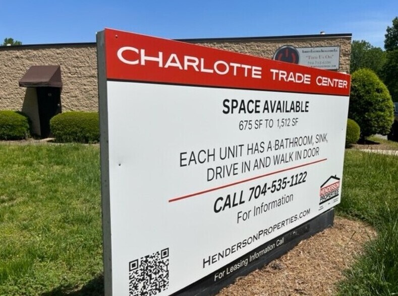 6014 Mcdaniel Ln, Charlotte, NC à louer - Photo de l’immeuble – Image 1 sur 7