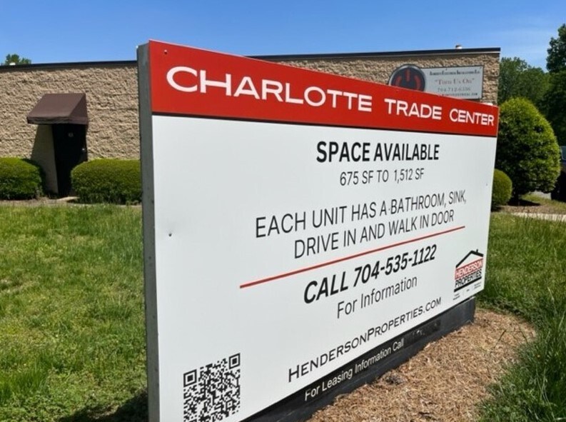 6014 Mcdaniel Ln, Charlotte, NC à louer Photo de l’immeuble– Image 1 sur 8