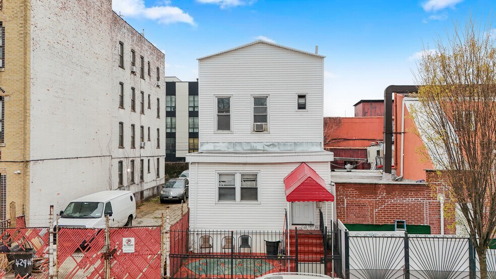 14 E 32nd St, Brooklyn, NY à vendre - Photo de l’immeuble – Image 3 sur 12