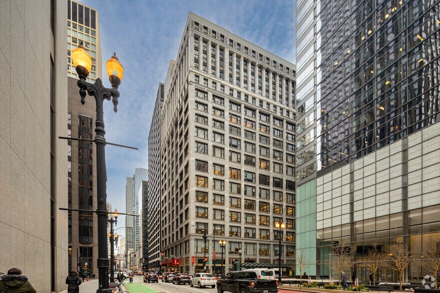 1 N Dearborn St, Chicago, IL à louer - Photo de l’immeuble – Image 1 sur 5