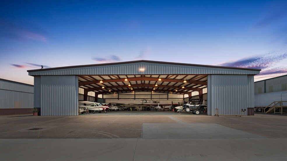 5519 W Arcola Airport, Arcola, TX à vendre - Photo principale – Image 1 sur 43