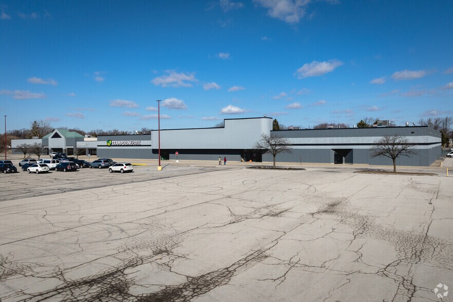 5055 Jackman Rd, Toledo, OH à louer - Photo principale – Image 1 sur 1