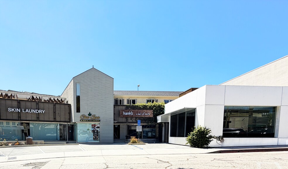 11723-11733 Barrington Ct, Los Angeles, CA à louer - Photo de l’immeuble – Image 1 sur 11