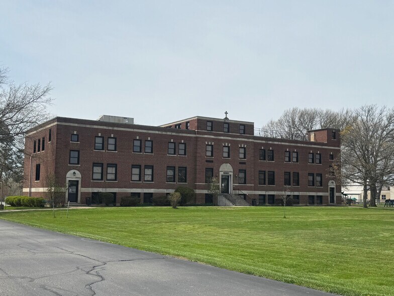 10785 Bennett Rd, Dunkirk, NY à vendre - Photo principale – Image 2 sur 28