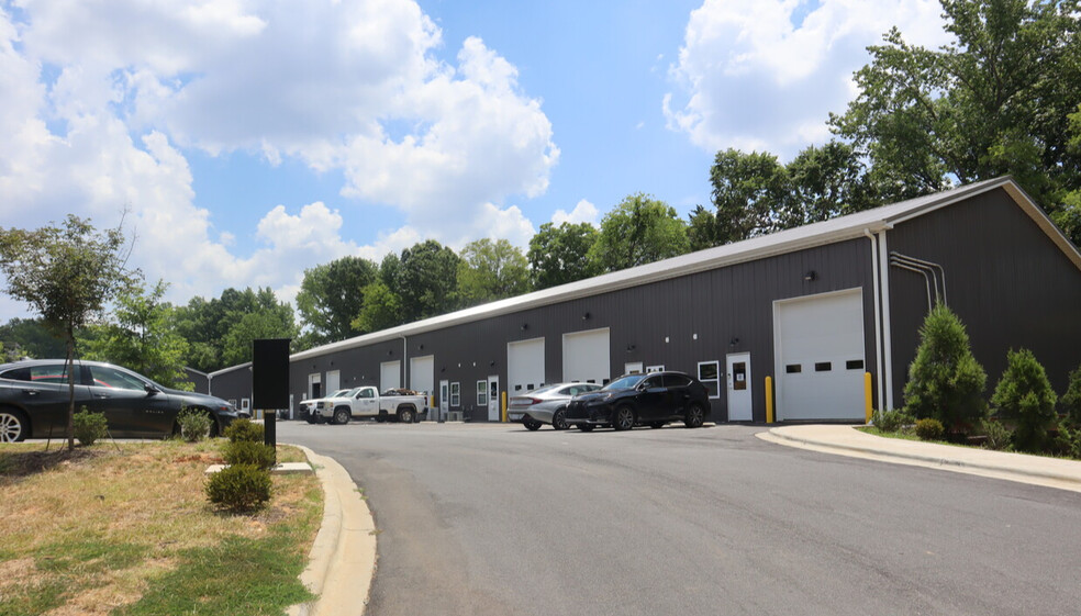 1700 Industrial Center, Charlotte, NC à louer - Photo de l’immeuble – Image 1 sur 9