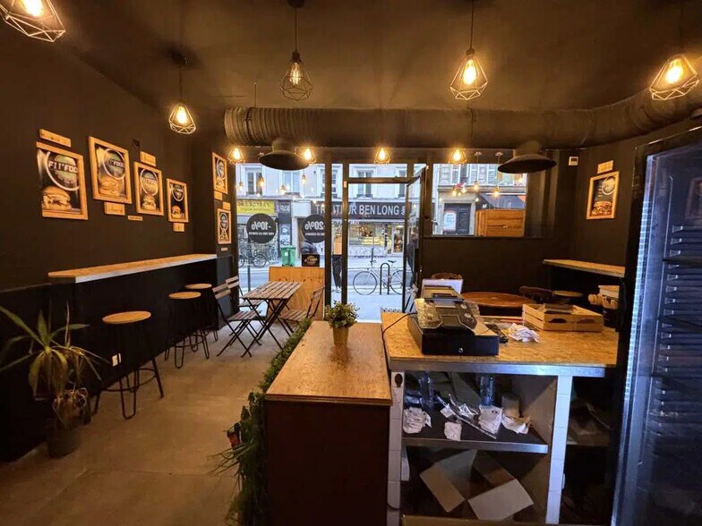 Local commercial dans Paris à louer - Photo de l’immeuble – Image 3 sur 7
