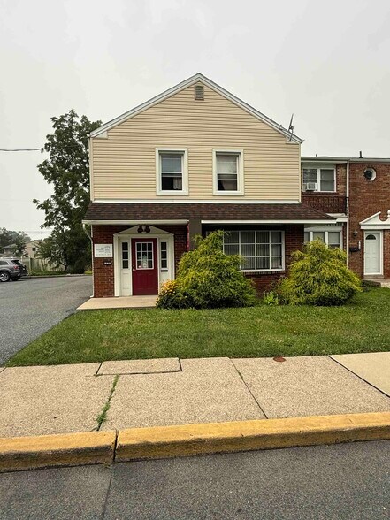 1737 Schoenersville Rd, Bethlehem, PA à vendre - Photo de l’immeuble – Image 2 sur 8