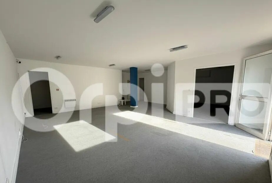 Bureau dans Villecresnes à louer Photo de l’immeuble– Image 1 sur 8