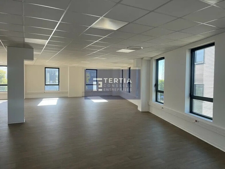 Local d’activités dans Montpellier à louer - Photo de l’immeuble – Image 2 sur 14